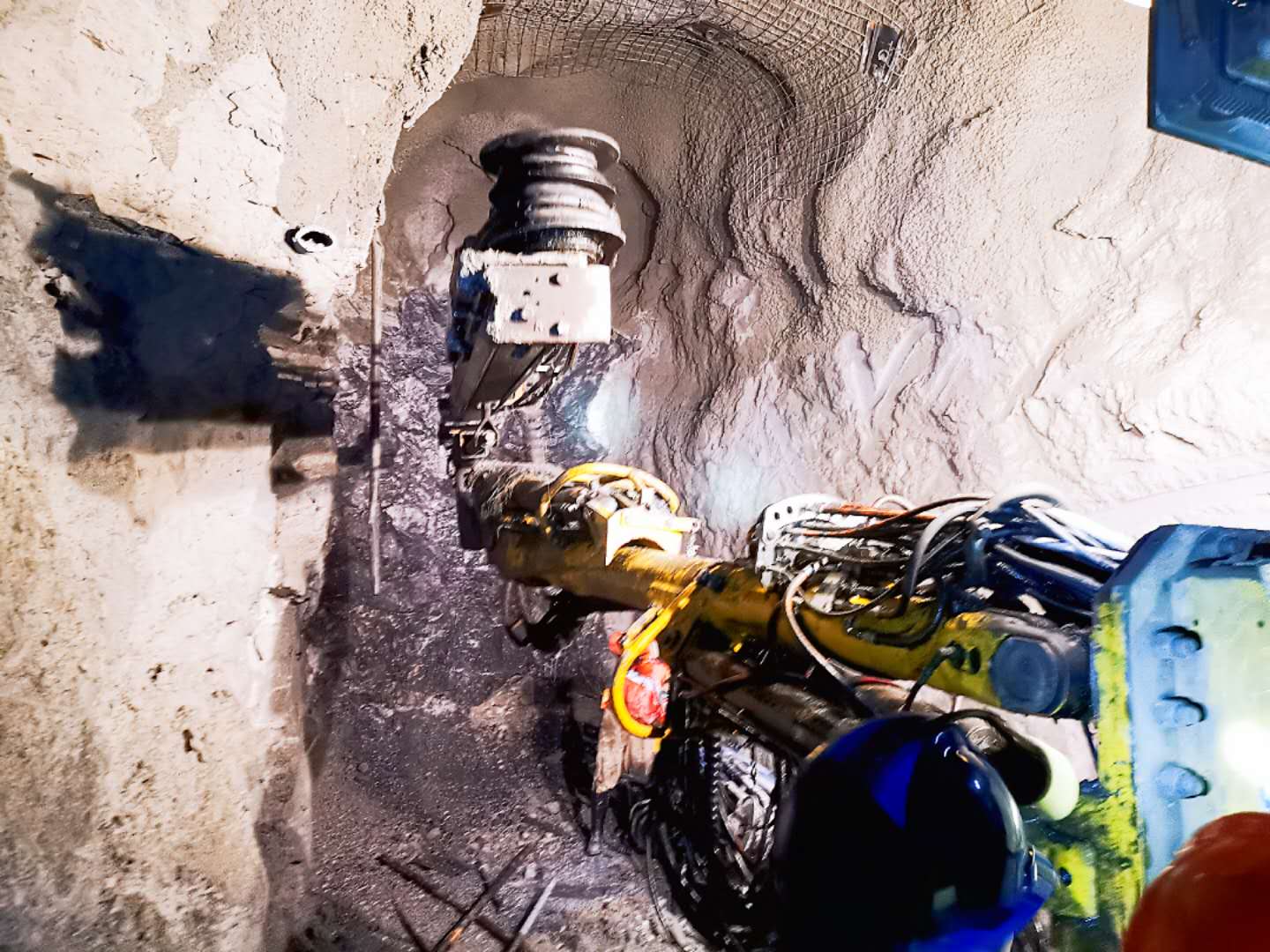 blasting-drill-gold-mine-HOT-Mining