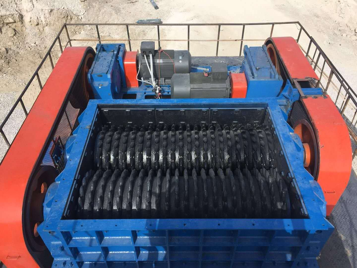 Double-geared Roller Crusher